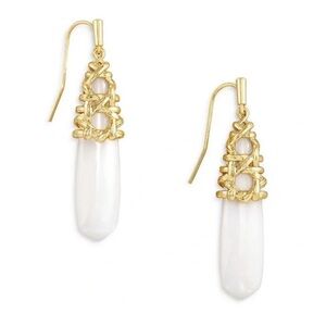 KENDRA SCOTT • Natalie Gold Rattan White Mussel Drop Earrings